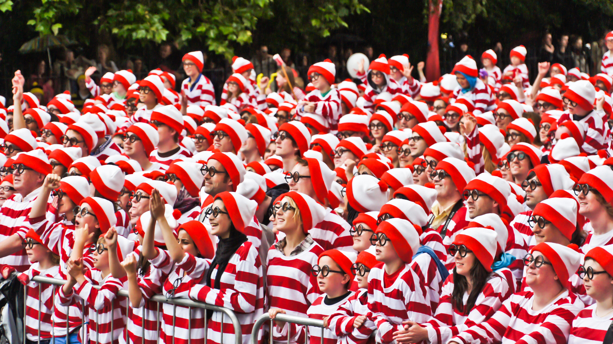 ../_images/waldo-football.jpg